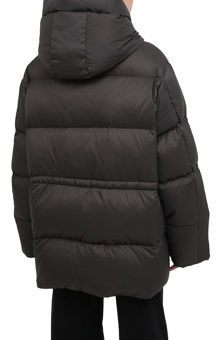 Женский пуховик ACNE STUDIOS коричневого цвета, арт. A90286 | Фото 4 (Длина (верхняя одежда): До середины бедра; Материал утеплителя: Пух и перо; Материал внешний: Синтетический материал; Материал подклада: Синтетический материал; Рукава: Длинные; Женское Кросс-КТ: Пуховик-куртка; Кросс-КТ: Пуховик)
