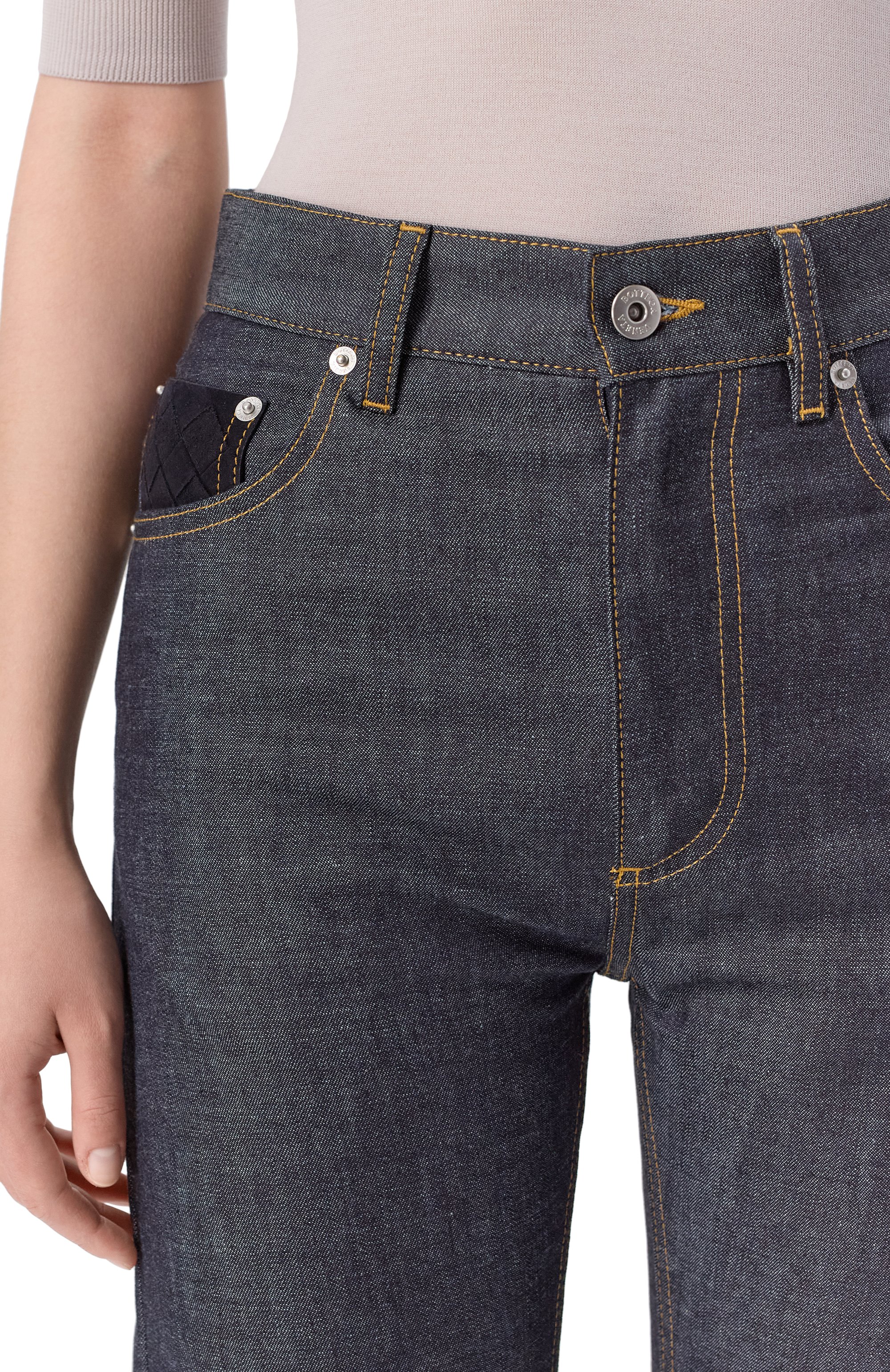 Джинсы BOTTEGA VENETA темно-синего цвета по цене 139000 руб., арт. 831607/V5SN0, фото 5 Джинсы BOTTEGA VENETA, арт. 831607/V5SN0, фото 5