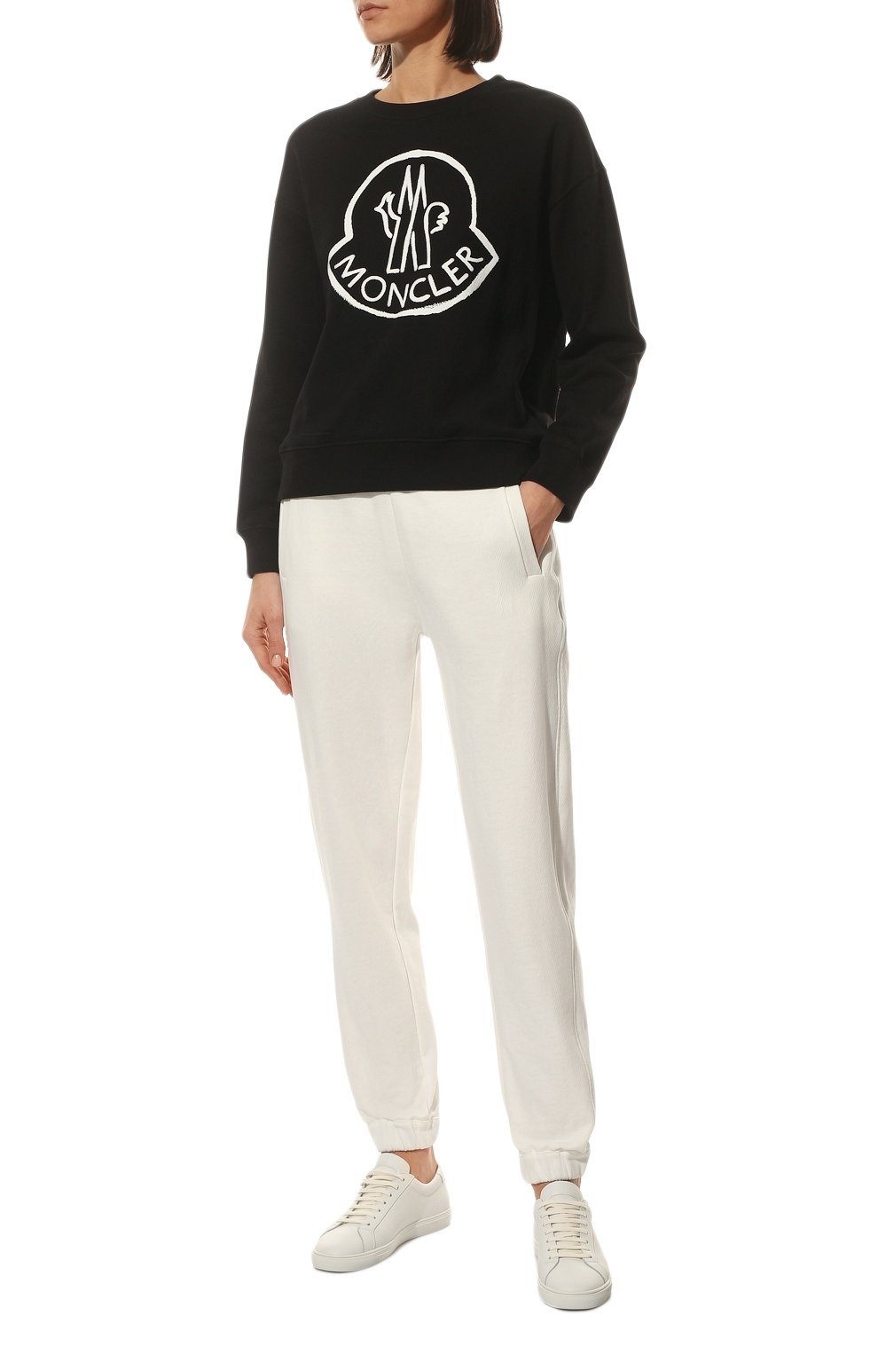 Хлопковые джоггеры MONCLER белого цвета по цене 43100 руб., арт. H1-093-8H000-17-899M1, фото 2 Хлопковые джоггеры MONCLER, арт. H1-093-8H000-17-899M1, фото 2