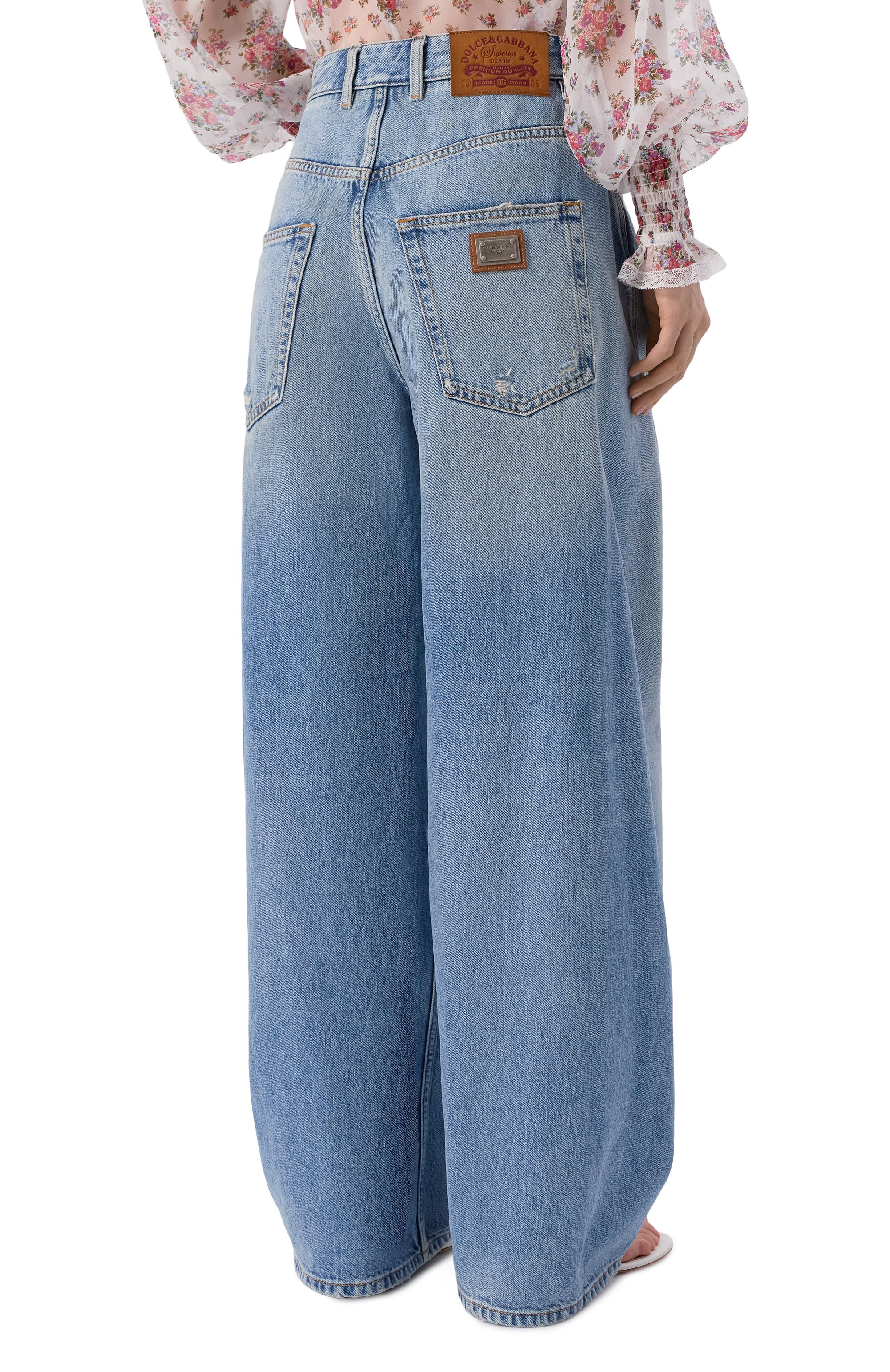 Джинсы DOLCE & GABBANA голубого цвета по цене 131500 руб., арт. FTDHHD/G80R6, фото 4 Джинсы DOLCE & GABBANA, арт. FTDHHD/G80R6, фото 4