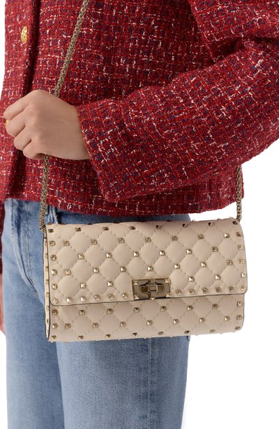 Сумка rockstud spike VALENTINO кремового цвета по цене 243000 руб., арт. 9W2B0137/NAP, фото 2 Сумка rockstud spike VALENTINO, арт. 9W2B0137/NAP, фото 2