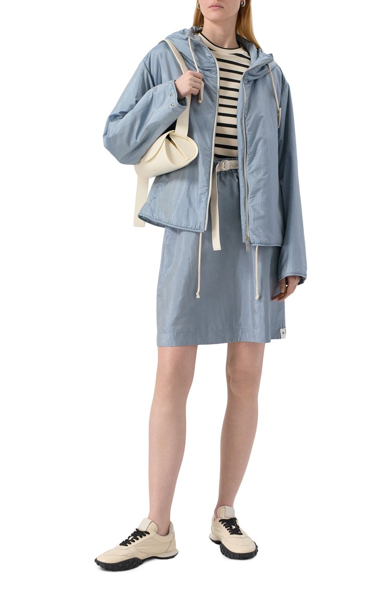 Женская ветровка JIL SANDER голубого цвета, арт. J40SW0006-J70003 | Фото 2 (Материал внешний: Шелк, Синтетический материал; Рукава: Длинные; Материал подклада: Синтетический материал; Длина (верхняя одежда): Короткие; Кросс-КТ: Куртка, Ветровки; Стили: Кэжуэл; Автоматизация ТО: Проставлено; Автоматизация состава: Проставлено)