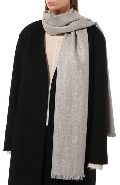 Палантин из шерсти и вискозы BRUNELLO CUCINELLI серого цвета по цене 72750 руб., арт. MSCDVSW08, фото 3 Палантин из шерсти и вискозы BRUNELLO CUCINELLI, арт. MSCDVSW08, фото 3