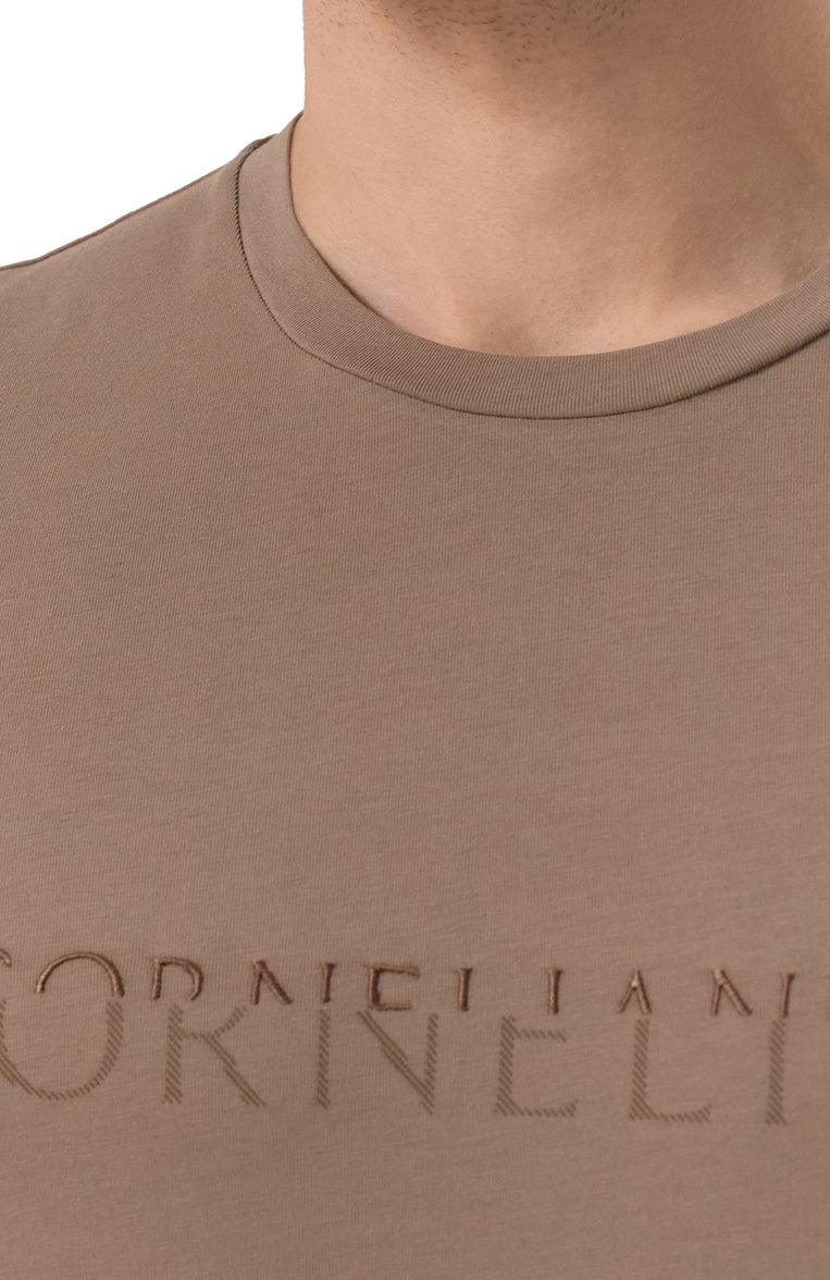 Мужская хлопковая футболка CORNELIANI темно-бежевого цвета, арт. 25G581-2525059 | Фото 5 (Длина (для топов): Стандартные; Рукава: Короткие; Материал внешний: Хлопок; Стили: Кэжуэл; Мужское Кросс-КТ: Футболка-одежда; Принт: Без принта; Автоматизация состава: Проставлено; Автоматизация ТО: Проставлено; Детали: Декор)