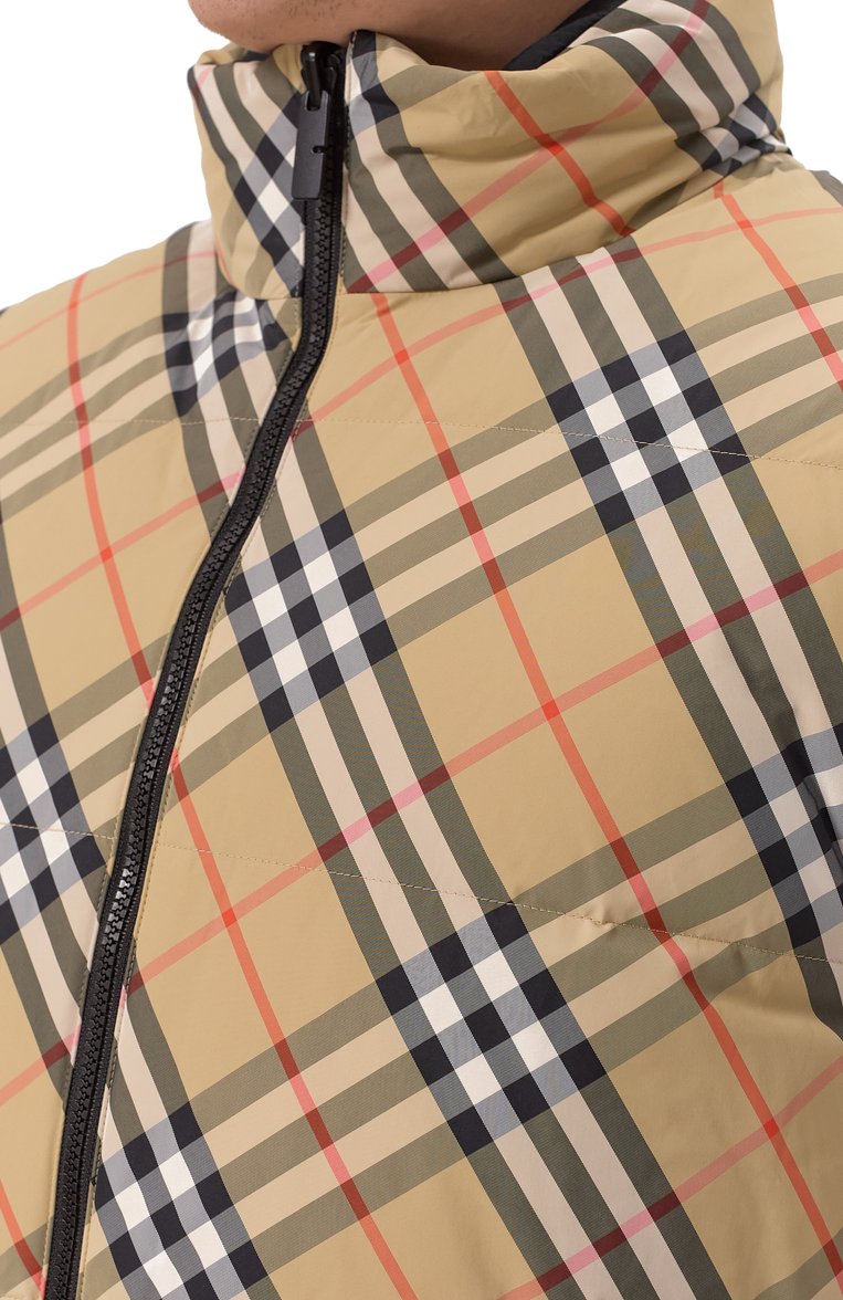 Мужской двусторонний жилет BURBERRY бежевого цвета, арт. 8103921 | Фото 5 (Материал внешний: Синтетический материал; Материал утеплителя: Пух и перо; Длина (верхняя одежда): Короткие; Материал подклада: Синтетический материал; Мужское Кросс-КТ: жилеты-объемные; Стили: Кэжуэл)