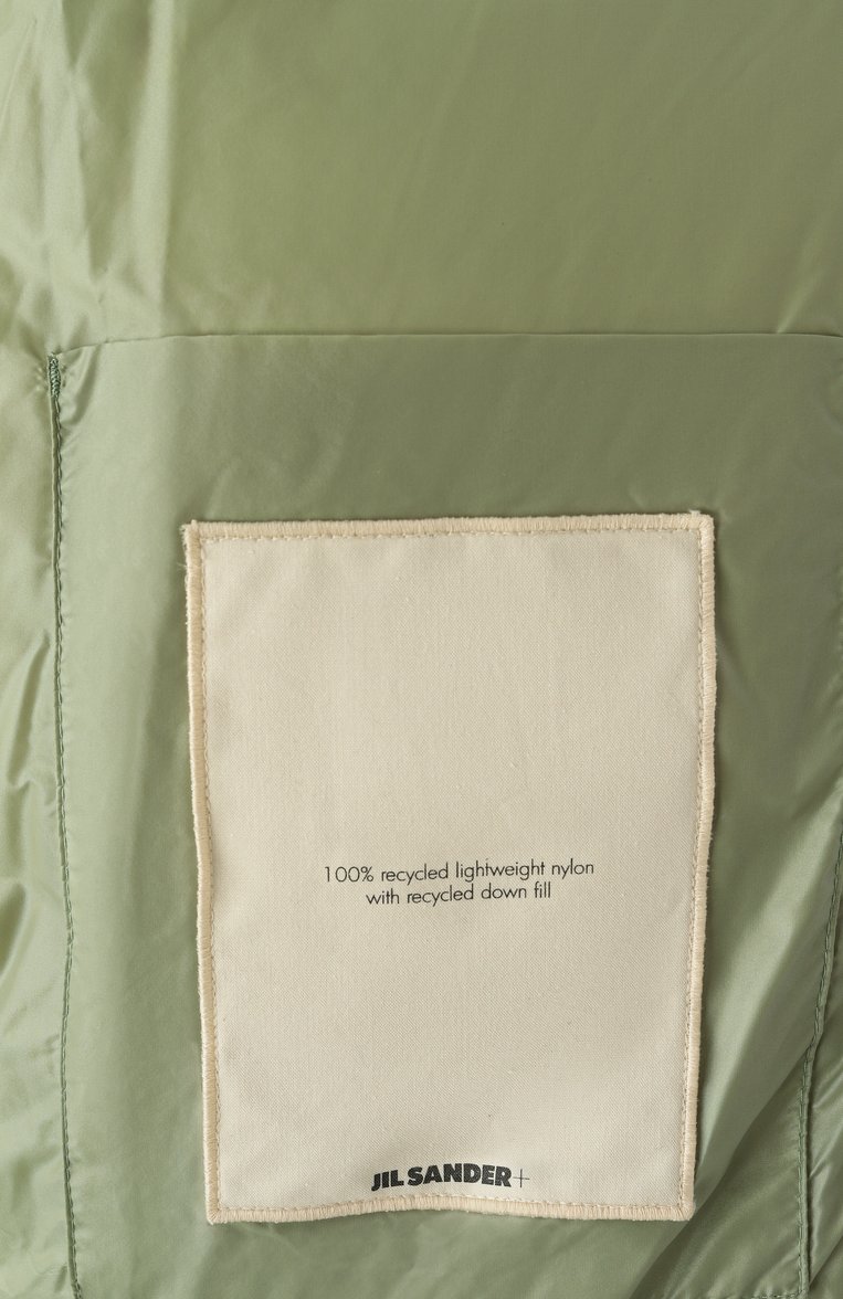 Женский пуховик JIL SANDER зеленого цвета, арт. J40AF0161-J70007 | Фото 7 (Длина (верхняя одежда): Короткие; Материал утеплителя: Пух и перо; Рукава: Длинные; Материал подклада: Синтетический материал; Материал внешний: Синтетический материал; Стили: Кэжуэл; Кросс-КТ: Пуховик; Автоматизация ТО: Проставлено; Автоматизация состава: Проставлено)