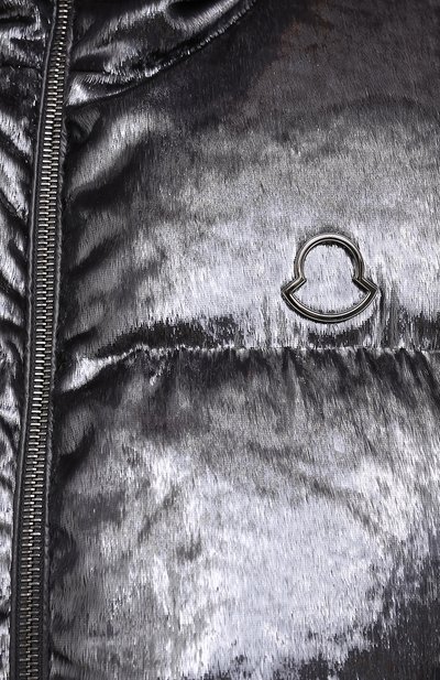 Пуховый жилет MONCLER серебряного цвета по цене 89950 руб., арт. F2-093-1A551-00-54ANX, фото 5 Пуховый жилет MONCLER, арт. F2-093-1A551-00-54ANX, фото 5