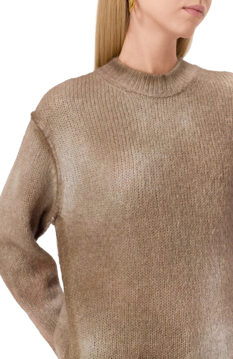 Женский свитер ACNE STUDIOS светло-коричневого цвета, арт. FN-WN-KNIT000759/A60546 | Фото 5 (Материал внешний: Шерсть, Синтетический материал; Длина (для топов): Стандартные; Рукава: Длинные; Женское Кросс-КТ: Свитер-одежда; Стили: Минимализм)