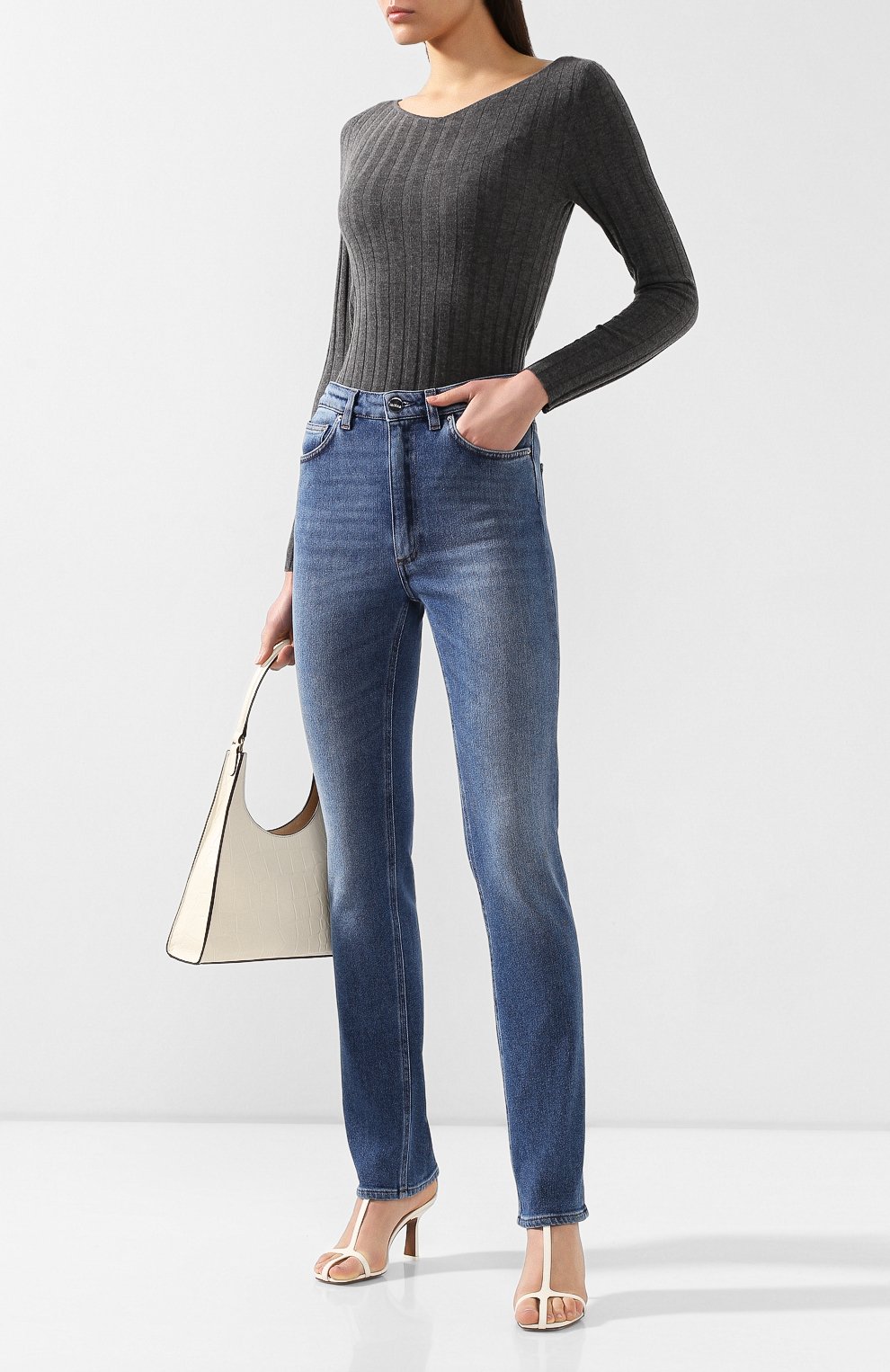 Джинсы TOTEME голубого цвета по цене 16300 руб., арт. STANDARD DENIM 32 193-231-741, фото 2 Джинсы TOTEME, арт. STANDARD DENIM 32 193-231-741, фото 2