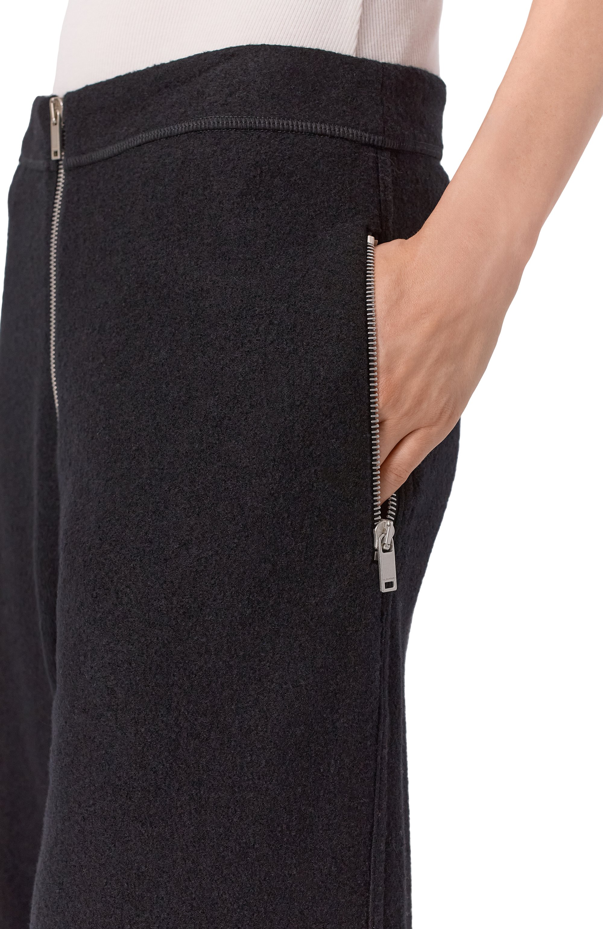 Шерстяные брюки-карго JIL SANDER черного цвета по цене 155500 руб., арт. J40KA0283/J41423, фото 5 Шерстяные брюки-карго JIL SANDER, арт. J40KA0283/J41423, фото 5