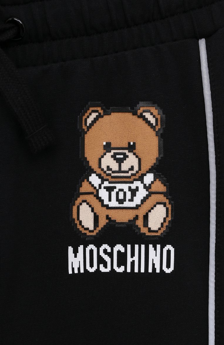 Детские хлопковые джоггеры MOSCHINO черного цвета, арт. HUP054/LDA13/4A-8A | Фото 3 (Мате�риал сплава: Проставлено; Нос: Не проставлено; Материал внешний: Хлопок; Девочки Кросс-КТ: Брюки-спорт, Джоггеры-одежда; Ростовка одежда: 4 года | 104 см, 5 лет | 110 см, 6 лет | 116 см, 8 лет | 128 см)