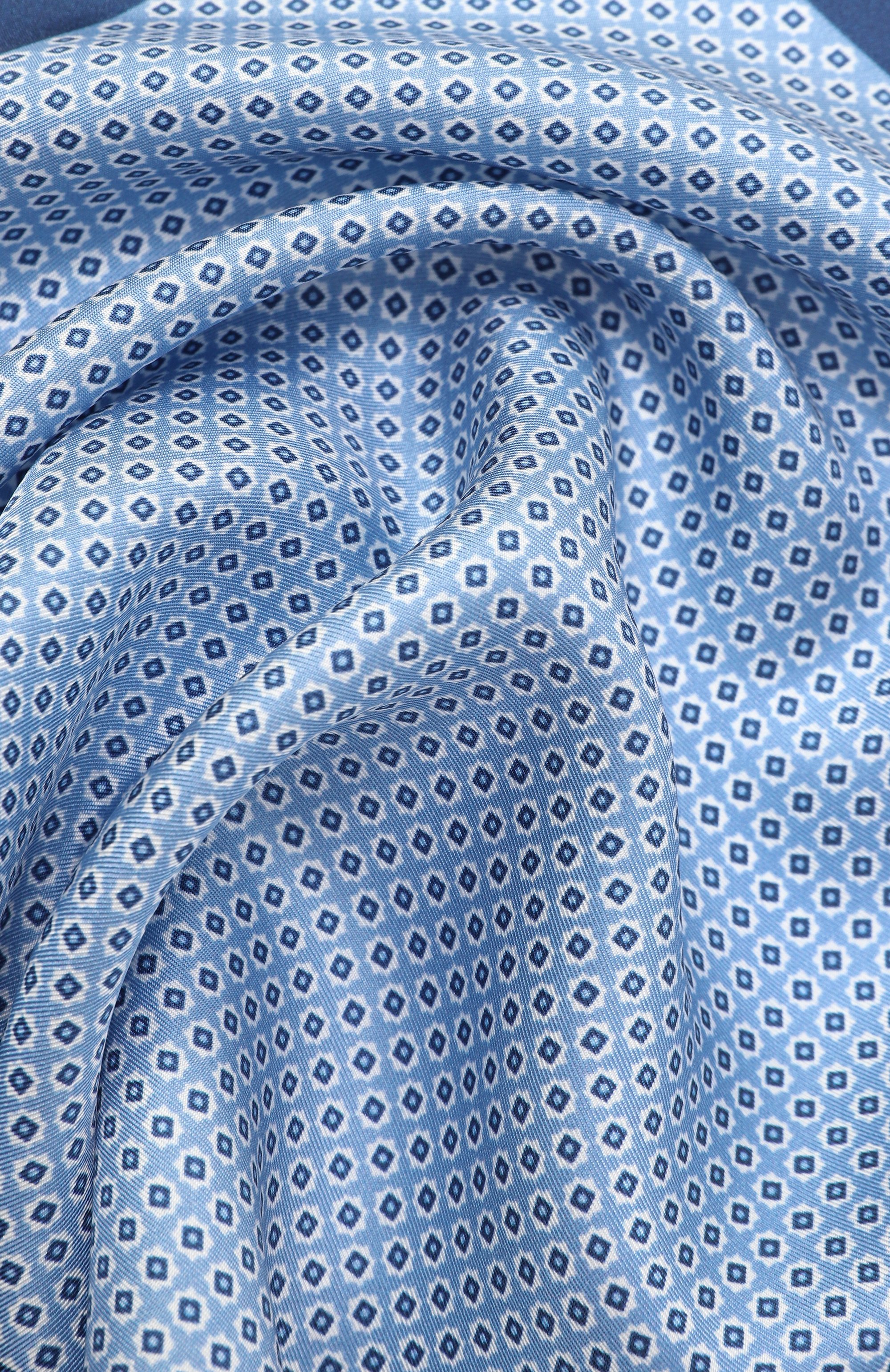 Шелковый платок BOSS голубого цвета по цене 8995 руб., арт. 50551499, фото 2 Шелковый платок BOSS, арт. 50551499, фото 2