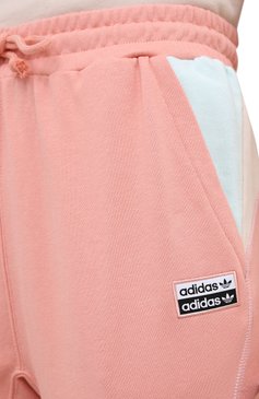 Женские хлопковые джоггеры ADIDAS ORIGINALS розового цвета, арт. GD3084 | Фото 5 (Женское Кросс-КТ: Брюки-спорт, Джоггеры - брюки; Длина (брюки, джинсы): Стандартные; Силуэт Ж (брюки и джинсы): Джоггеры; Материал сплава: Проставлено; Материал внеш�ний: Хлопок; Драгоценные камни: Проставлено)