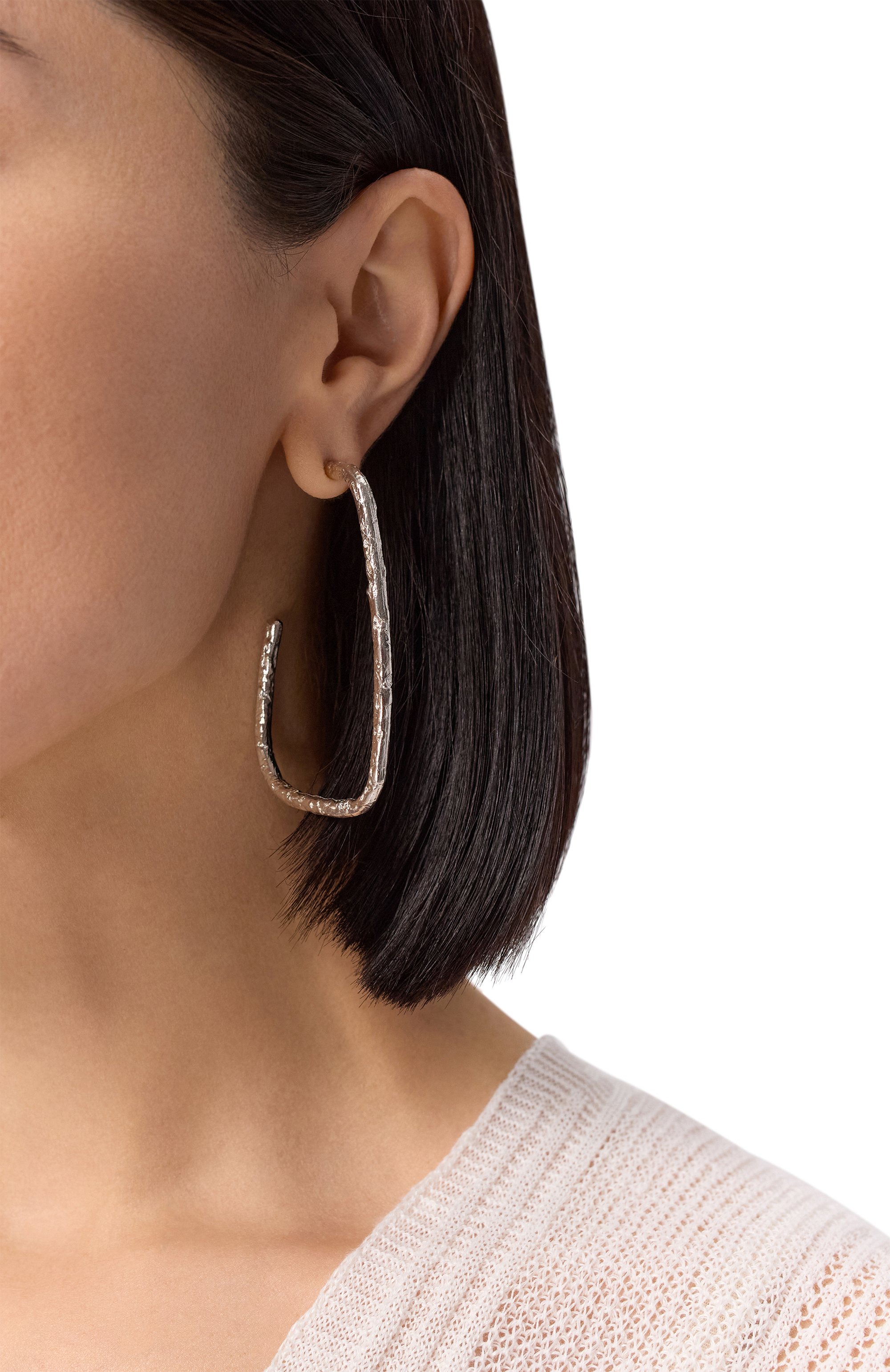 Серьги false circle SEVENWORLDS серебряного цвета по цене 20500 руб., арт. SW704/2, фото 2 Серьги false circle SEVENWORLDS, арт. SW704/2, фото 2