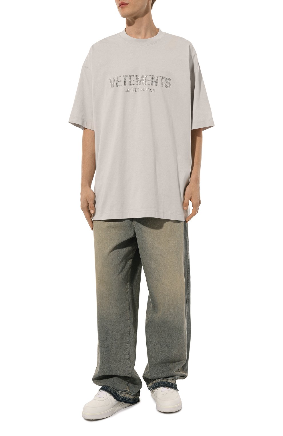Хлопковая футболка VETEMENTS светло-серого цвета по цене 74350 руб., арт. UA65TR250M, фото 5 Хлопковая футболка VETEMENTS, арт. UA65TR250M, фото 5