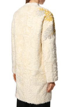 Женская шуба из овчины VALENTINO белого цвета, арт. RF3FA704CRF | Фото 4 (Материал внешний: Натуральный мех; Ру�кава: Длинные; Длина (верхняя одежда): До середины бедра; Материал подклада: Шелк; Стили: Романтичный; Женское Кросс-КТ: Мех; Материал сплава: Проставлено; Драгоценные камни: Проставлено; Кросс-КТ: Куртка)
