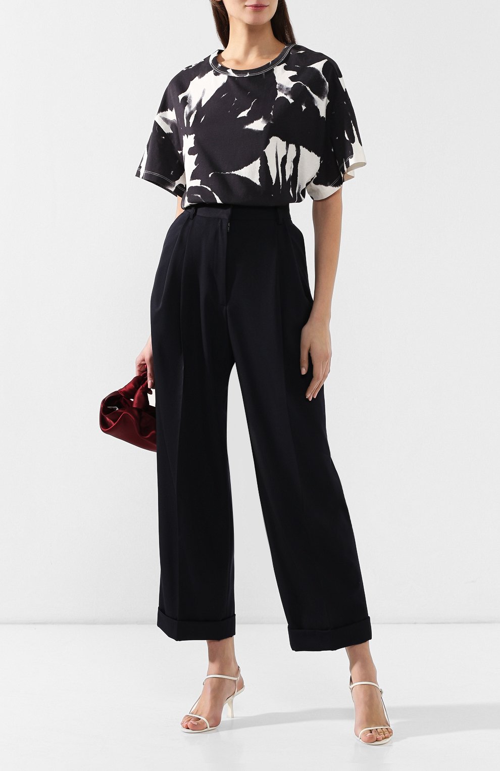 Хлопковая футболка DRIES VAN NOTEN черного цвета по цене 16700 руб., арт. 191-31117-7616, фото 2 Хлопковая футболка DRIES VAN NOTEN, арт. 191-31117-7616, фото 2