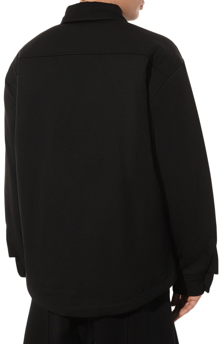 Мужская шерстяная куртка-рубашка JACQUEMUS черного цвета, арт. 23H/236SH105-1333 | Фото 4 (Кросс-КТ: Куртка, Ветровка; Материал внешний: Шерсть; Рукава: Длинные; Мужское Кросс-КТ: Куртка-рубашка; Материал сплава: Проставлено; Драгоценные камни: Проставлено; Длина (верхняя одежда): Короткие; Материал подклада: Вискоза; Стили: Кэжуэл)