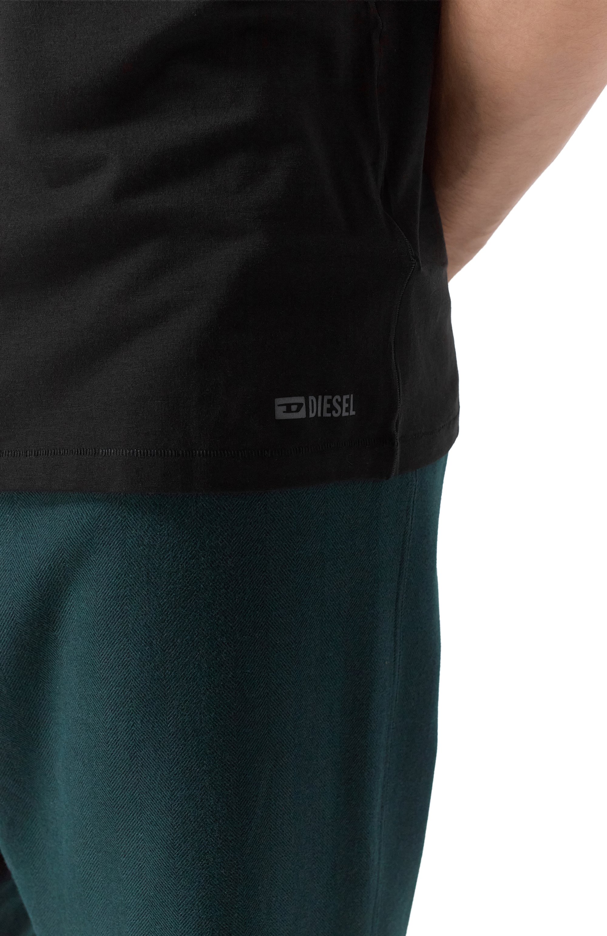 Комплект из двух футболок DIESEL черного цвета по цене 8605 руб., арт. A19326/0CEBY, фото 5 Комплект из двух футболок DIESEL, арт. A19326/0CEBY, фото 5