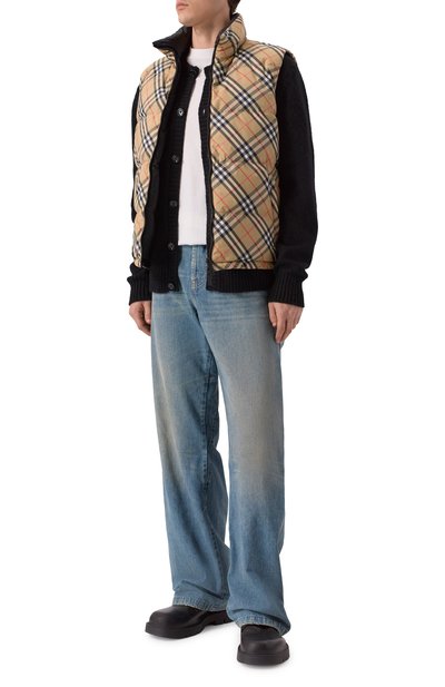 Двусторонний пуховый жилет BURBERRY бежевого цвета по цене 208000 руб., арт. 8110200, фото 2 Двусторонний пуховый жилет BURBERRY, арт. 8110200, фото 2