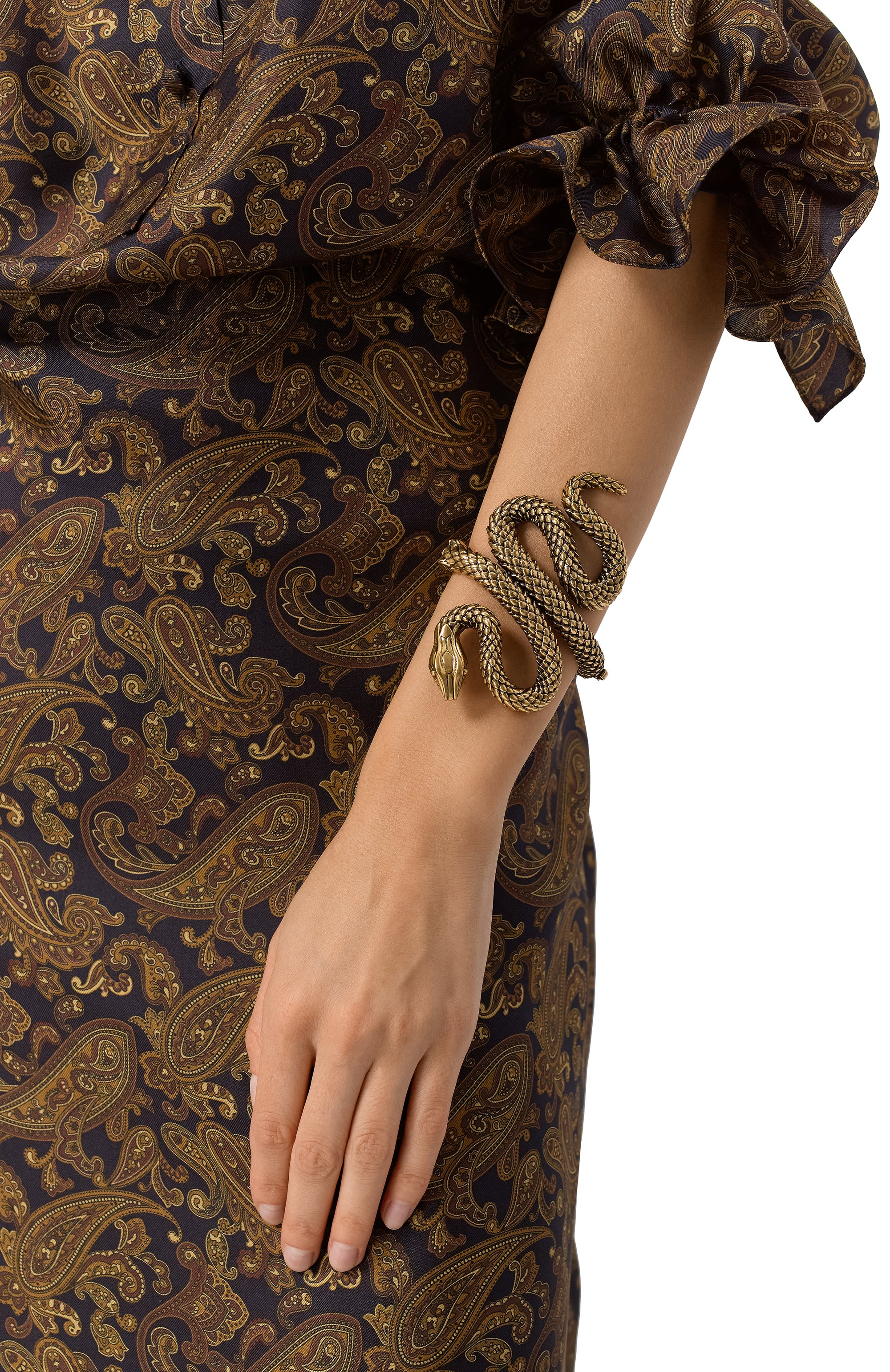 Браслет CHLOÉ золотого цвета по цене 115500 руб., арт. CHC24WFB29CB79DCTU, фото 2 Браслет CHLOÉ, арт. CHC24WFB29CB79DCTU, фото 2