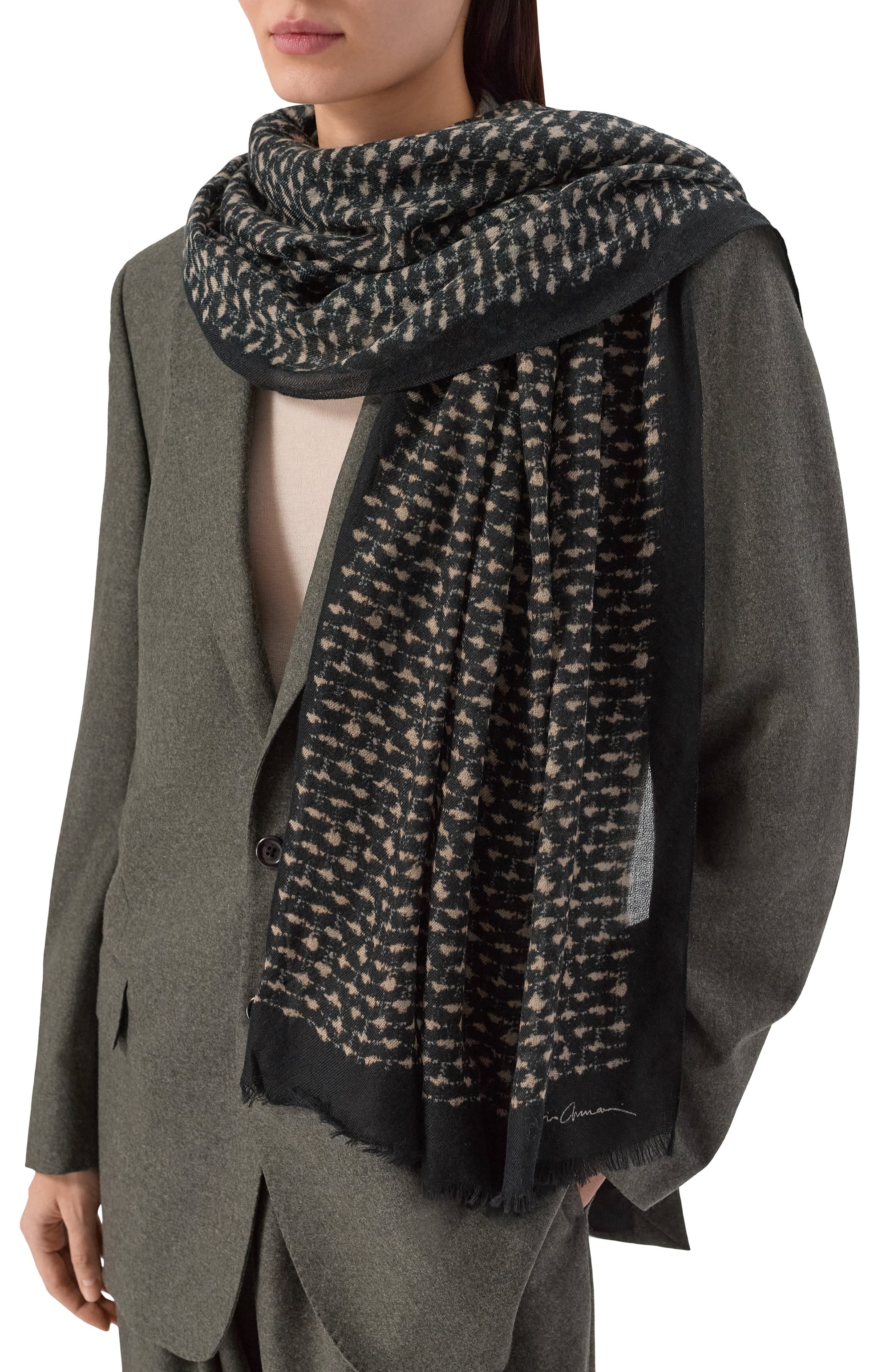 Кашемировый шарф GIORGIO ARMANI темно-коричневого цвета по цене 93650 руб., арт. GW001929/AF19147, фото 2 Кашемировый шарф GIORGIO ARMANI, арт. GW001929/AF19147, фото 2