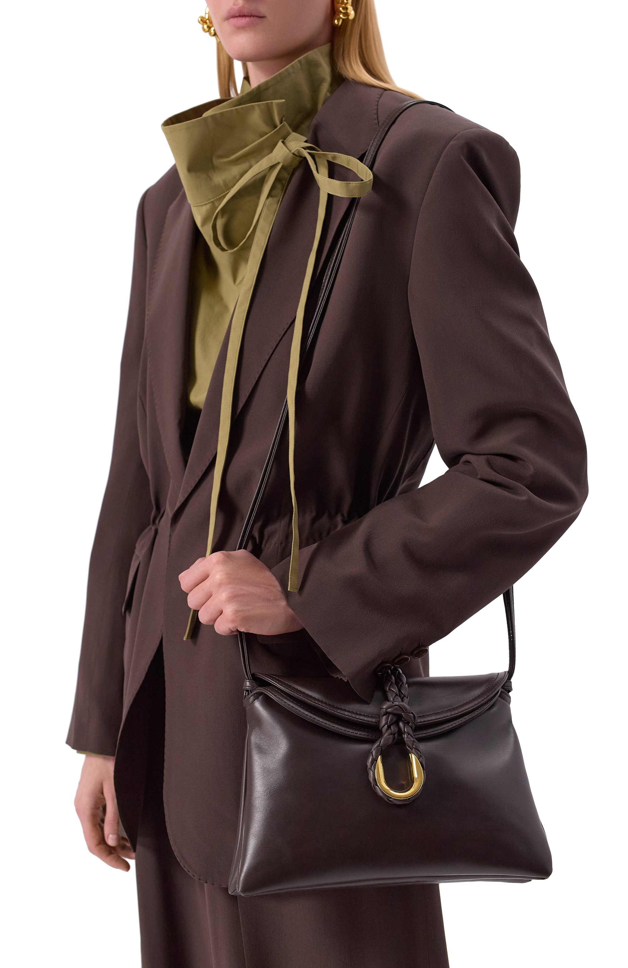 Сумка liberta small BOTTEGA VENETA темно-коричневого цвета по цене 366500 руб., арт. 806030 V4SJ1, фото 2 Сумка liberta small BOTTEGA VENETA, арт. 806030 V4SJ1, фото 2