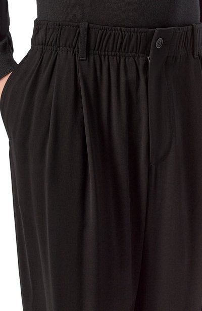 Брюки из вискозы и шерсти GIORGIO ARMANI черного цвета по цене 184500 руб., арт. GM004538/TE17627, фото 5 Брюки из вискозы и шерсти GIORGIO ARMANI, арт. GM004538/TE17627, фото 5