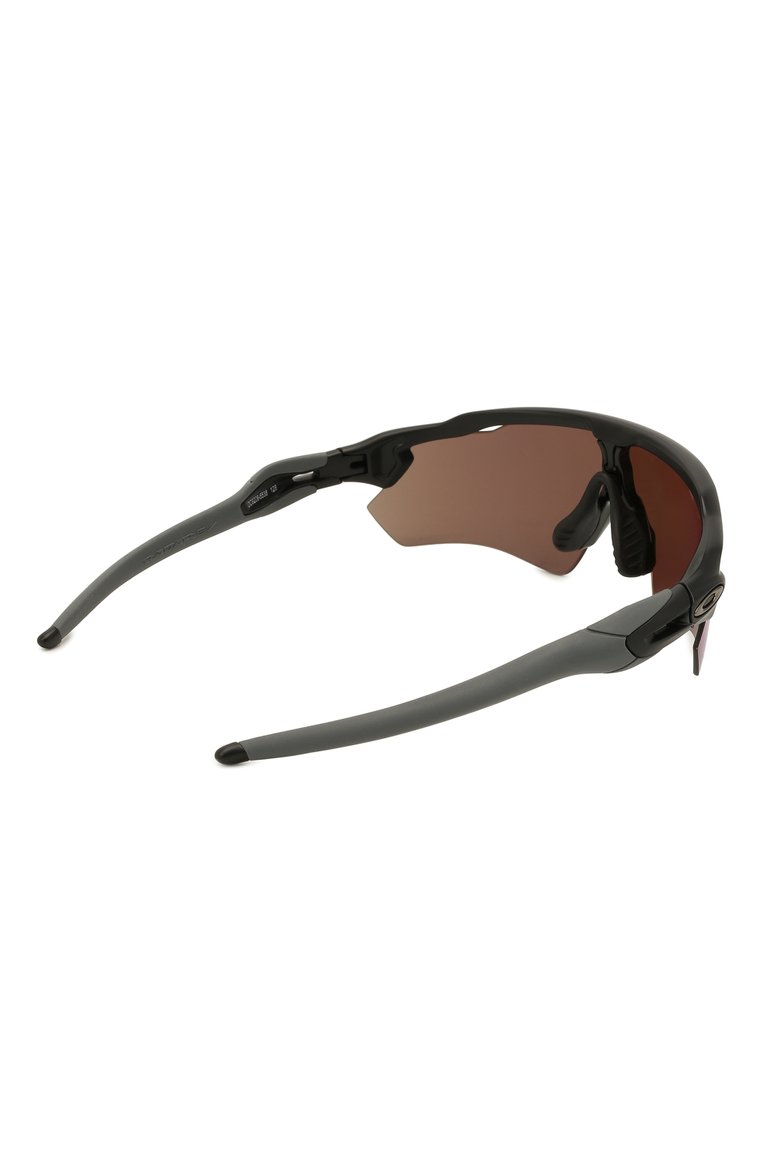 Женские солнцезащитные очки OAKLEY черного цвета, арт. 9208-920855 | Фото 5 (Кросс-КТ: С/з-унисекс; Региональные ограничения белый список (Axapta Mercury): Не проставлено, RU; Нос: Не проставлено; Материал: Пластик; Тип очков: С/з; Очки форма: Маска; Оптика Гендер: оптика-унисекс)