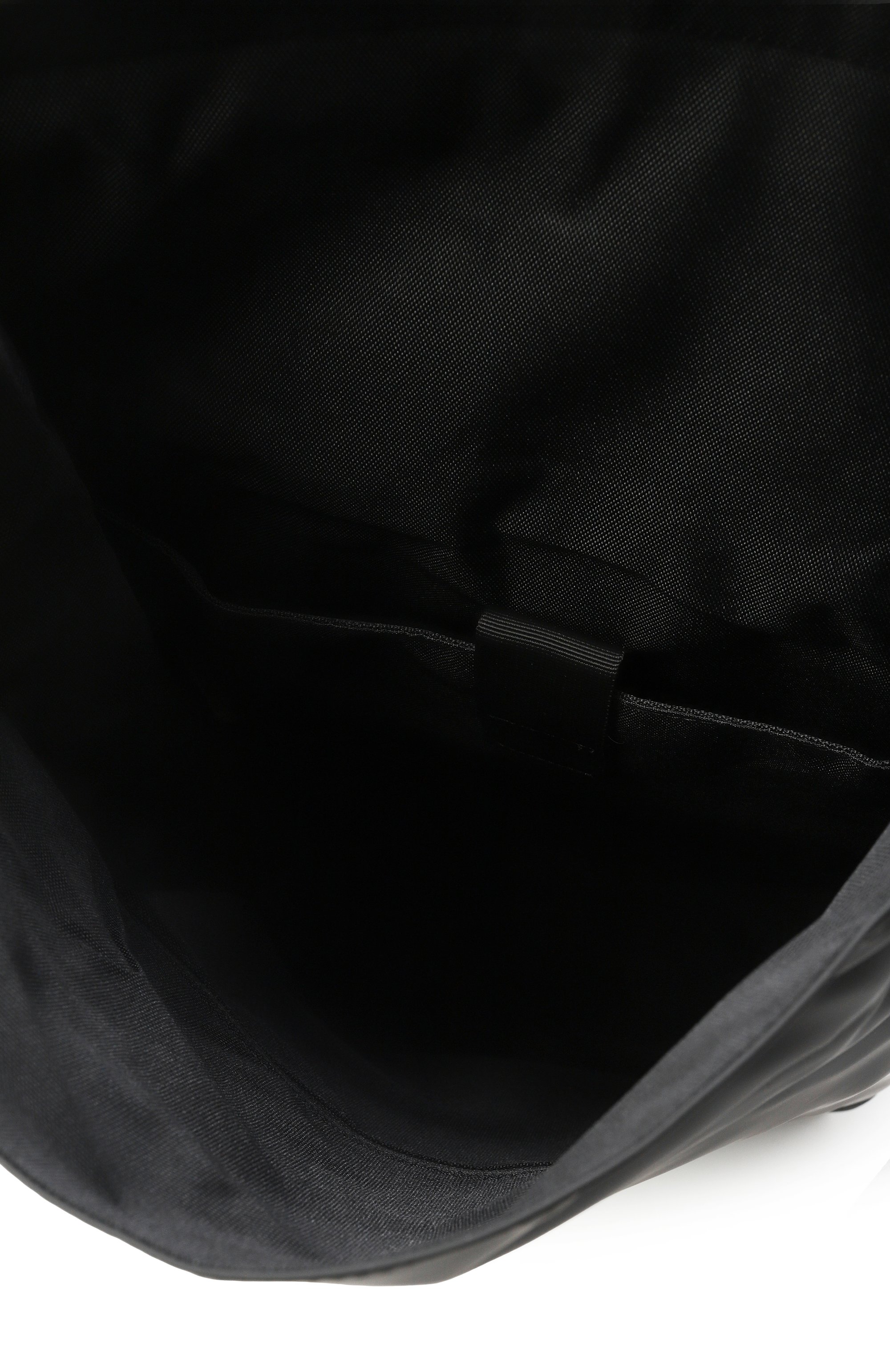 Рюкзак trail rolltop RAINS черного цвета по цене 17550 руб., арт. RA14320, фото 6 Рюкзак trail rolltop RAINS, арт. RA14320, фото 6