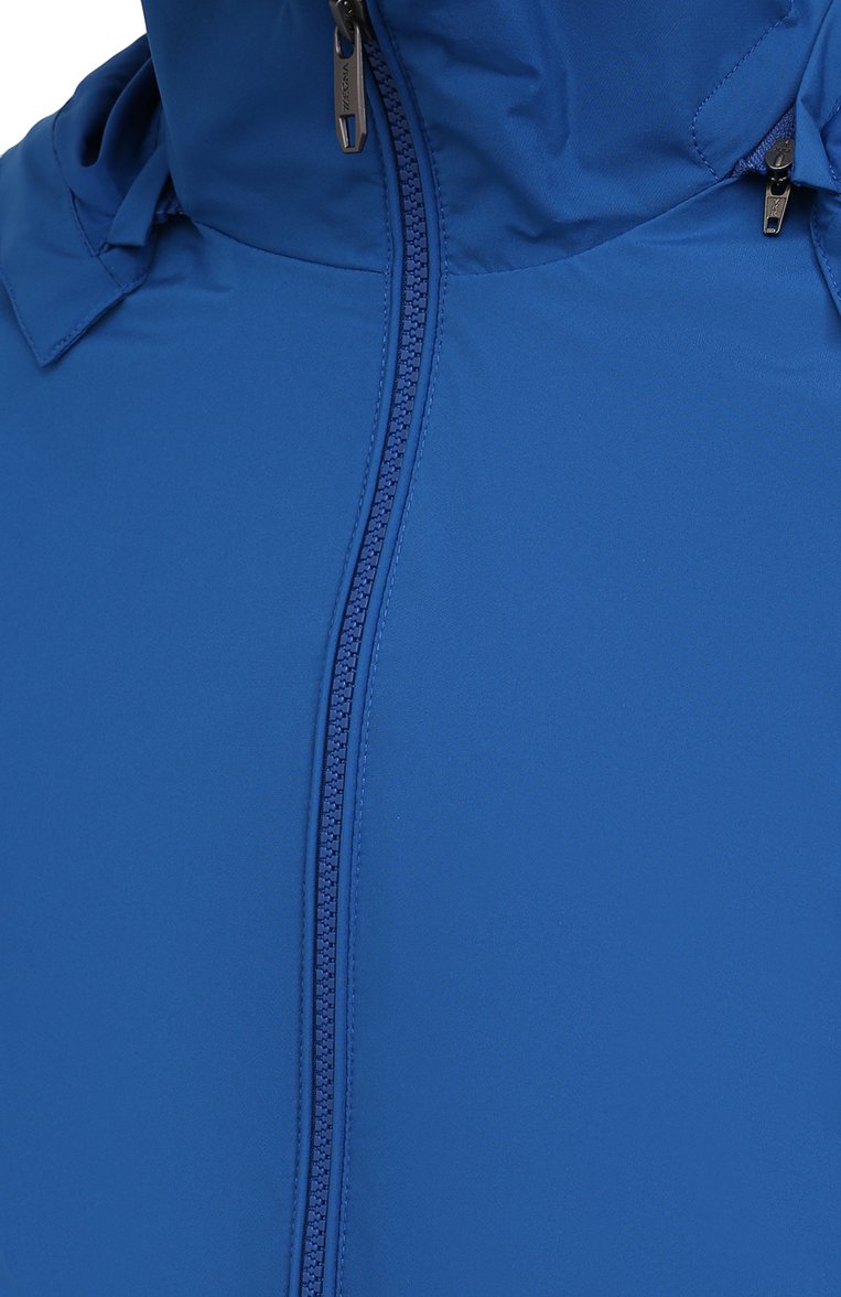 Мужская куртка ZEGNA синего цвета, арт. VZ019/ZZ036 | Фото 5 (Кросс-КТ: Куртка, Ветровка; Рукава: Длинные; Материал внешний: Синтетический материал; Материал сплава: Проставлено; Материал подклада: Синтетический материал; Драгоценные камни: Проставлено; Длина (верхняя одежда): Короткие; Стили: Кэжуэл)