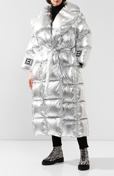 Пуховик с поясом OFF-WHITE серебряного цвета по цене 428500 руб., арт. 0WEA191F19F760509100, фото 2 Пуховик с поясом OFF-WHITE, арт. 0WEA191F19F760509100, фото 2