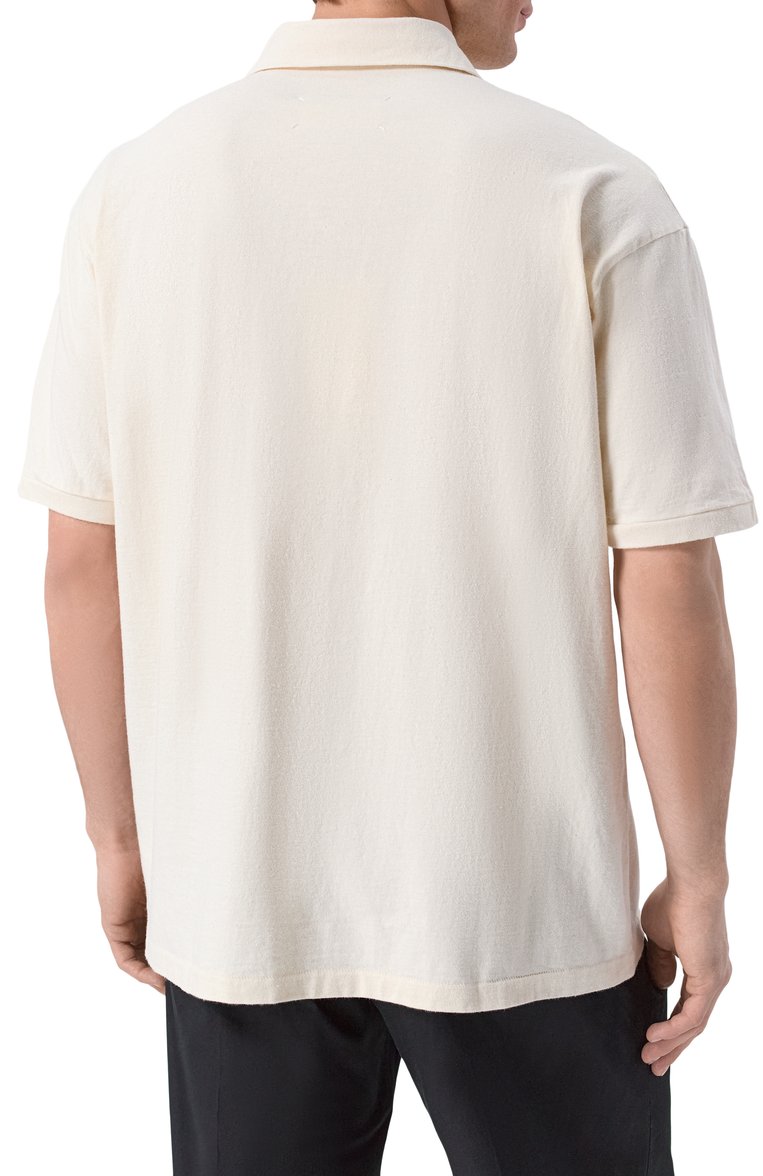 Мужское хлопковое поло MAISON MARGIELA кремового цвета, арт. S50GL0060/M20061 | Фото 4 (Длина (для топов): Удлиненные; Материал внешний: Хлопок; Застежка: Пуговицы; Мужское Кросс-КТ: Футболка-одежда; Принт: Без принта; Стили: Кэжуэл; Автоматизация ТО: Проставлено; Автоматизация состава: Проставлено; Детали: Без декора)