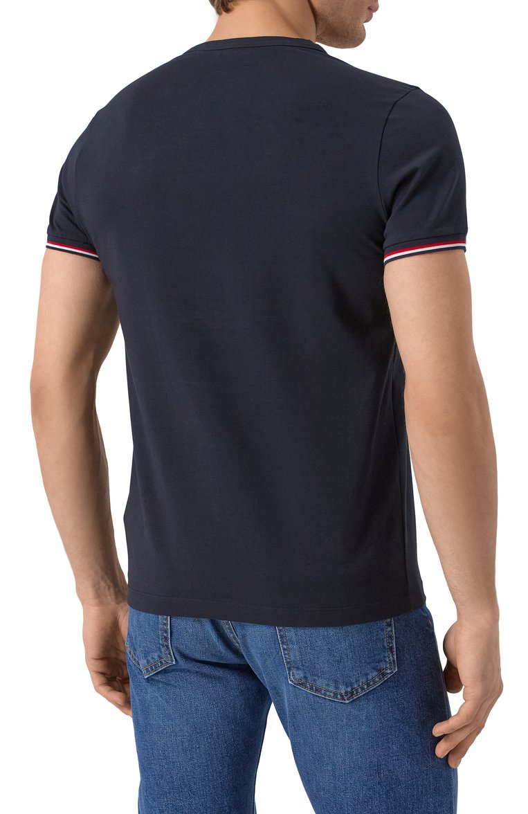 Мужская хлопковая футболка MONCLER темно-синего цвета, арт. 8C71600/87296 | Фото 4 (Рукава: Короткие; Длина (для топов): Стандартные; Материал внешний: Хлопок; Принт: Без принта; Стили: Кэжуэл; Мужское Кросс-КТ: Футболка-одежда; Автоматизация состава: Проставлено; Автоматизация ТО: Проставлено; Детали: Без декора)