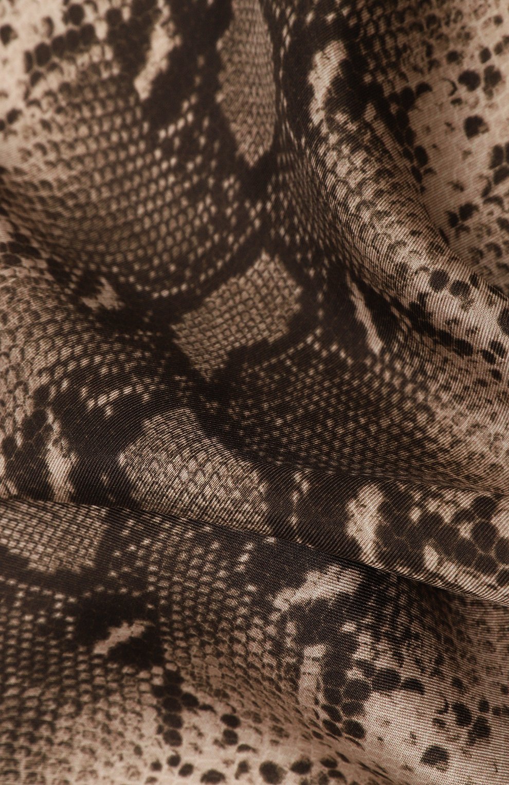 Шелковый платок GIVENCHY коричневого цвета по цене 26300 руб., арт. GW7070/SR219, фото 4 Шелковый платок GIVENCHY, арт. GW7070/SR219, фото 4