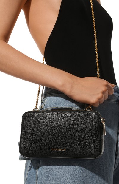 Клатч на цепочке COCCINELLE черного цвета по цене 21950 руб., арт. E5 HV3 55 P3 07, фото 2 Клатч на цепочке COCCINELLE, арт. E5 HV3 55 P3 07, фото 2