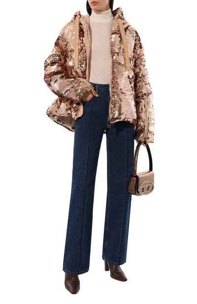 Пуховик с отделкой пайетками KHRISJOY золотого цвета по цене 255500 руб., арт. KWF24R0601/PS0001/1, фото 2 Пуховик с отделкой пайетками KHRISJOY, арт. KWF24R0601/PS0001/1, фото 2