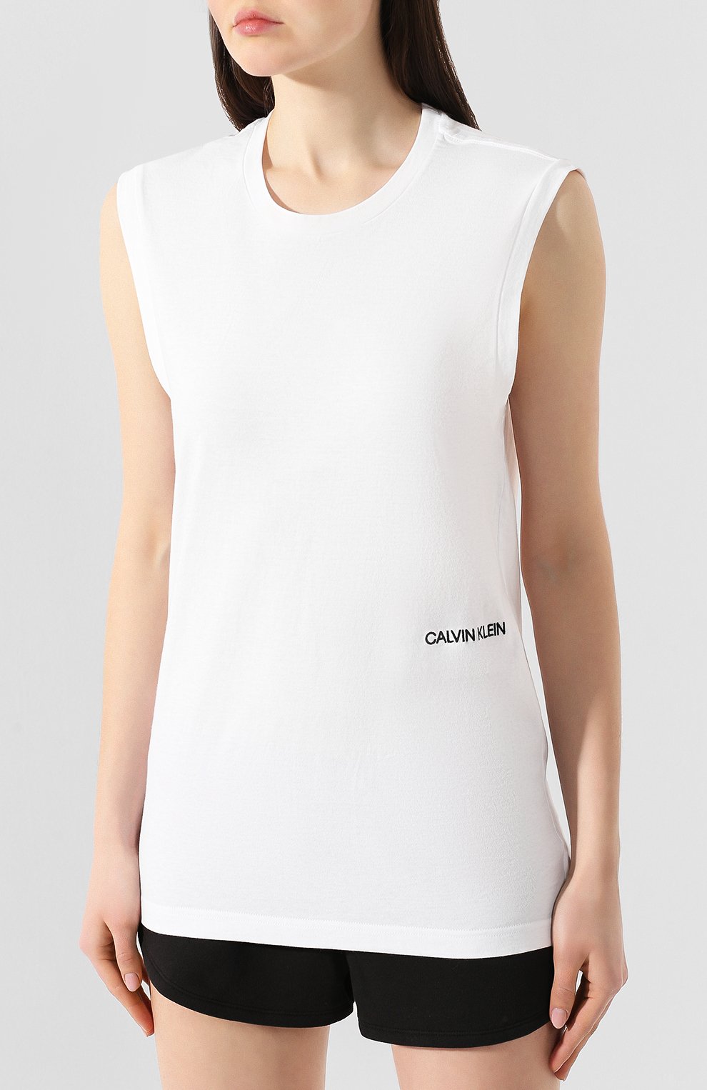 Комплект из двух футболок CALVIN KLEIN белого цвета по цене 3995 руб., арт. QS6199E, фото 3 Комплект из двух футболок CALVIN KLEIN, арт. QS6199E, фото 3