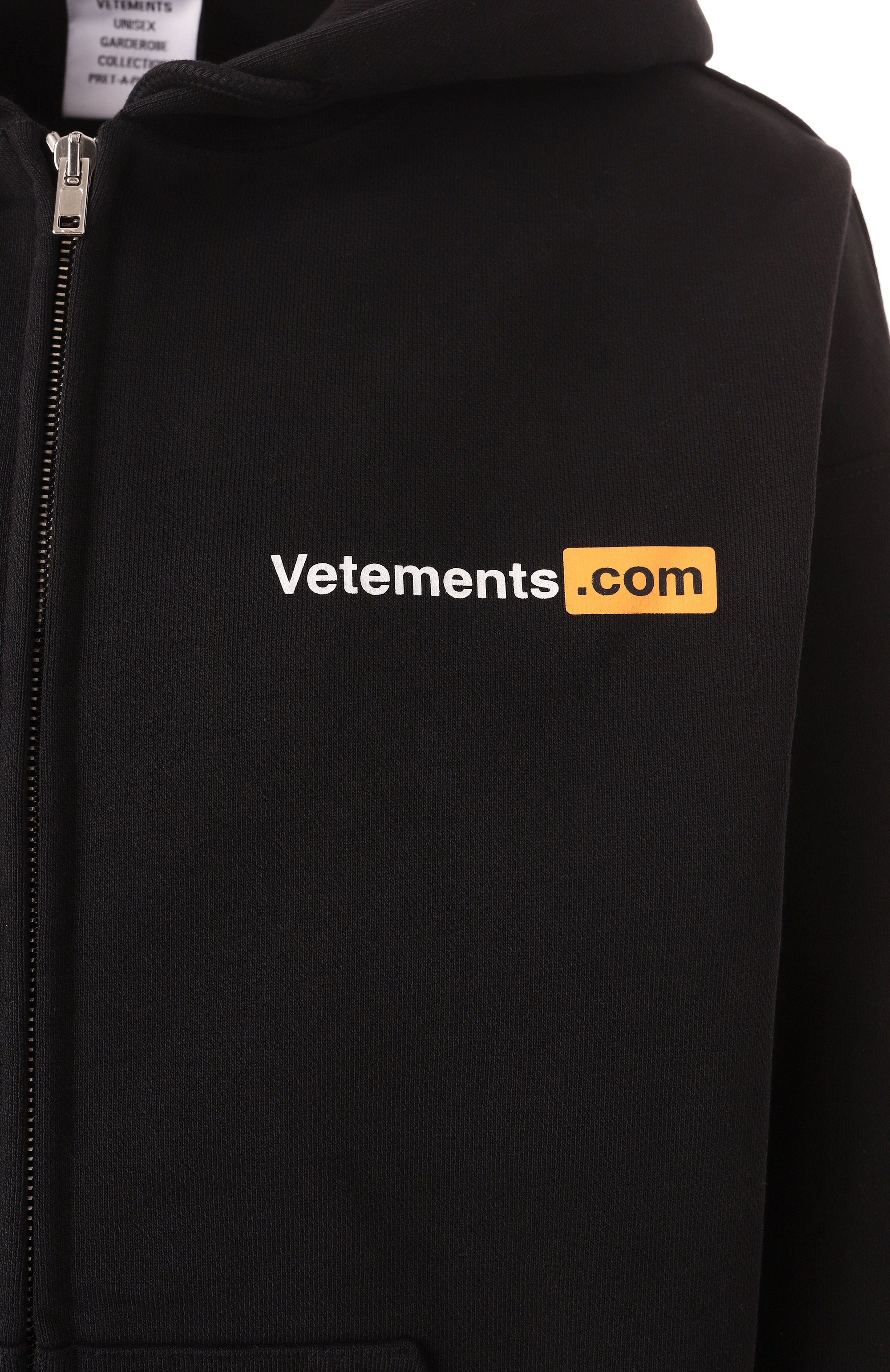 Хлопковая толстовка VETEMENTS черного цвета по цене 99500 руб., арт. UA66HD830B, фото 6 Хлопковая толстовка VETEMENTS, арт. UA66HD830B, фото 6