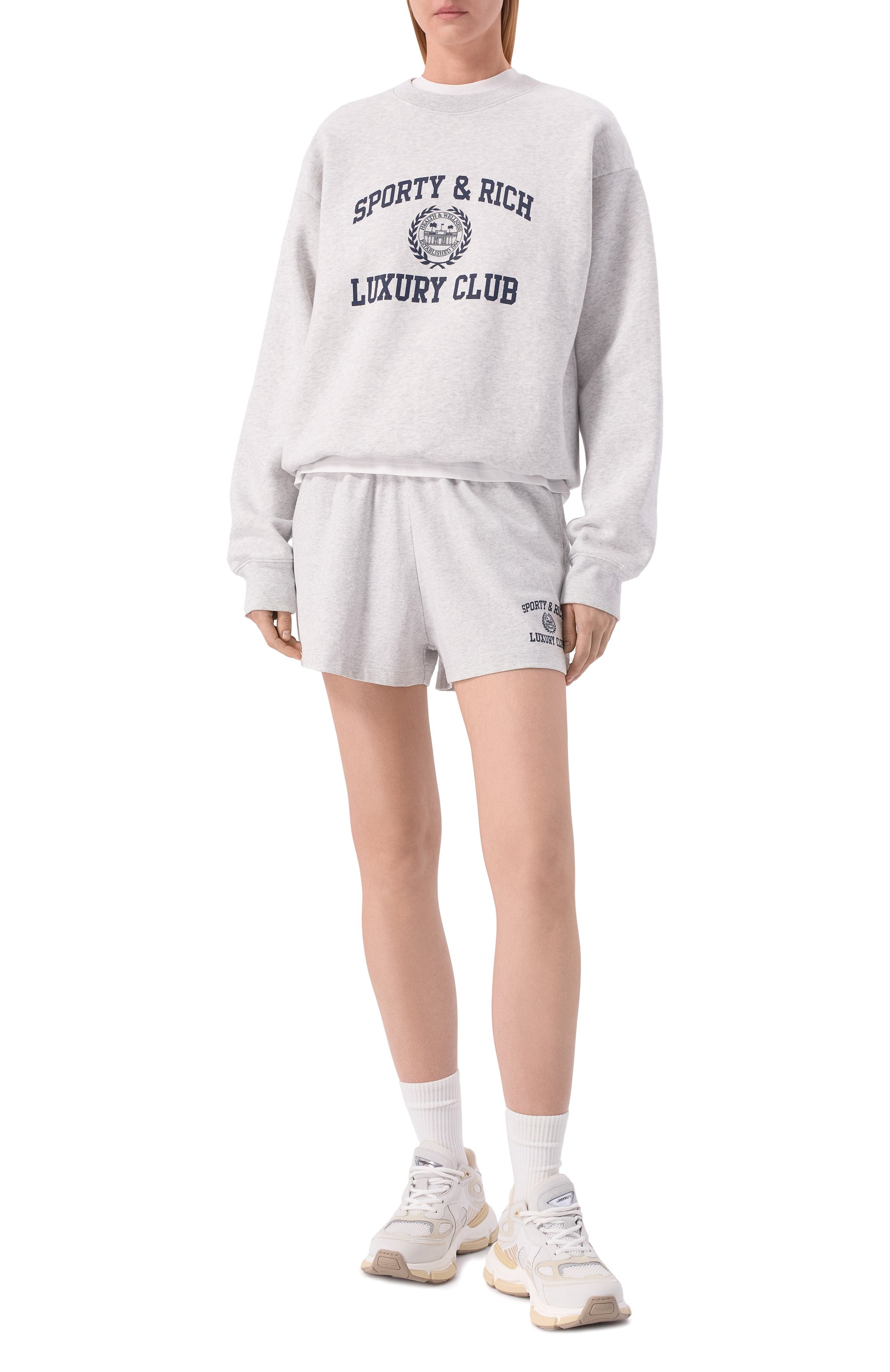 Хлопковый свитшот luxury club SPORTY AND RICH светло-серого цвета по цене 33600 руб., арт. ST0997842GY03/S&R LUXURY CLUB CREWNECK, фото 2 Хлопковый свитшот luxury club SPORTY AND RICH, арт. ST0997842GY03/S&R LUXURY CLUB CREWNECK, фото 2