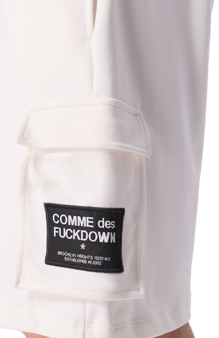 Мужские хлопковые шорты COMME DES FUCKDOWN белого цвета, арт. CFABM01528 | Фото 5 (Материал внешний: Х�лопок, Синтетический материал; Длина Шорты М: Ниже колена; Случай: Повседневный; Силуэт М (брюки): Карго; Стили: Спорт-шик; Принт: Без принта)