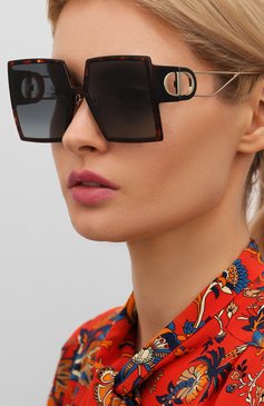 Женские солнцезащитные очки DIOR EYEWEAR коричневого цвета, арт. 30M0NTAIGNE EPZ | Фото 2 (Re-sync: On; Региональные ограничения белый список (Axapta Mercury): Не проставлено, RU; Нос: Не проставлено; Тип очков: С/з; Очки форма: Квадратные, Oversized; Оптика Гендер: оптика-женское)