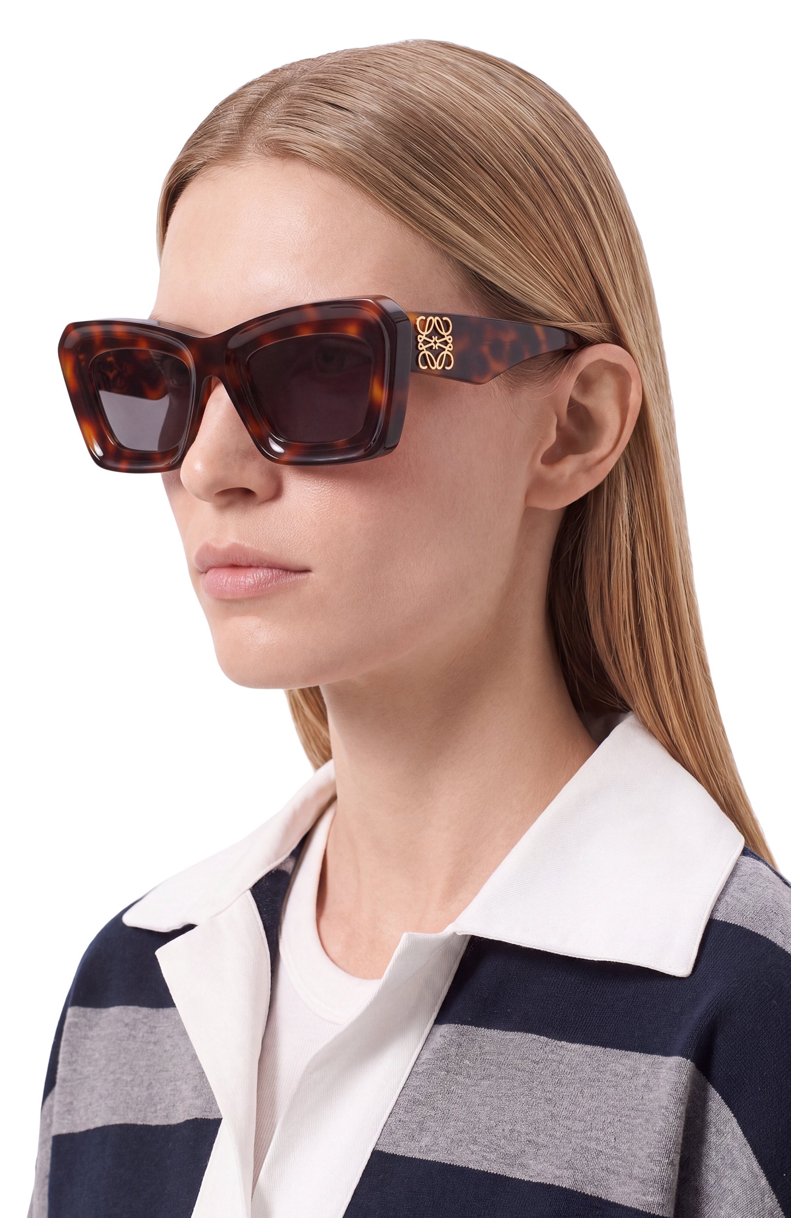 Солнцезащитные очки LOEWE темно-серого цвета по цене 57000 руб., арт. LW40145I 52A, фото 2 Солнцезащитные очки LOEWE, арт. LW40145I 52A, фото 2