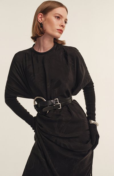 Серьги MM6 черного цвета по цене 35050 руб., арт. SM7VG0070 P6686, фото 4 Серьги MM6, арт. SM7VG0070 P6686, фото 4