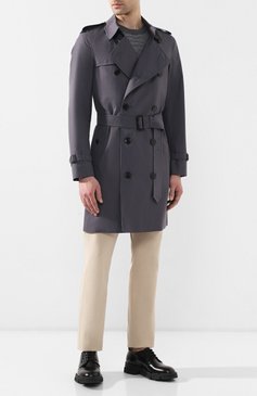 Мужской хлопковый тренч chelsea BURBERRY серого цвета, арт. 4073491 | Фото 2 (Мужское Кросс-КТ: Тренчкот-верхняя одежда, Верхняя одежда; Рукава: Длинные; Длина (верхняя одежда): До середины бедра; Материал сплава: Проставлено; Материал внешний: Хлопок; Ювелирные украшения: Назначено; Драгоценные камни: Проставлено; Стили: Кэжуэл; Статус проверки: Проверена категория)