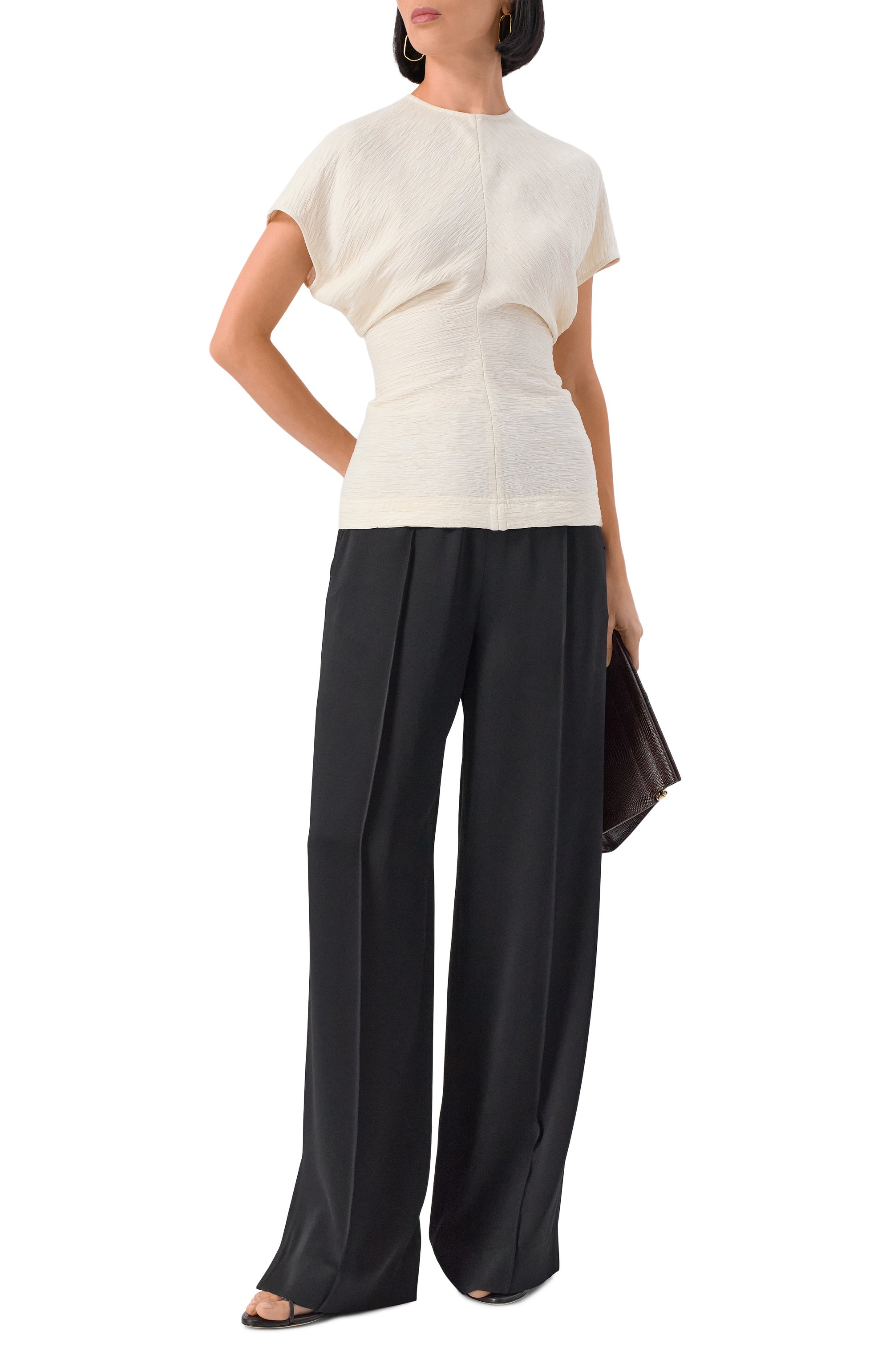 Топ из вискозы TOTEME кремового цвета по цене 56100 руб., арт. 243-WRT0331-FB0199, фото 2 Топ из вискозы TOTEME, арт. 243-WRT0331-FB0199, фото 2