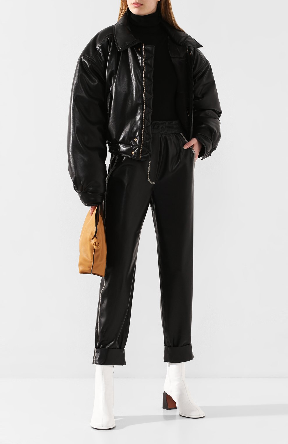 Брюки с отворотами NANUSHKA черного цвета по цене 45500 руб., арт. SELAH_BLACK_VEGAN LEATHER, фото 2 Брюки с отворотами NANUSHKA, арт. SELAH_BLACK_VEGAN LEATHER, фото 2