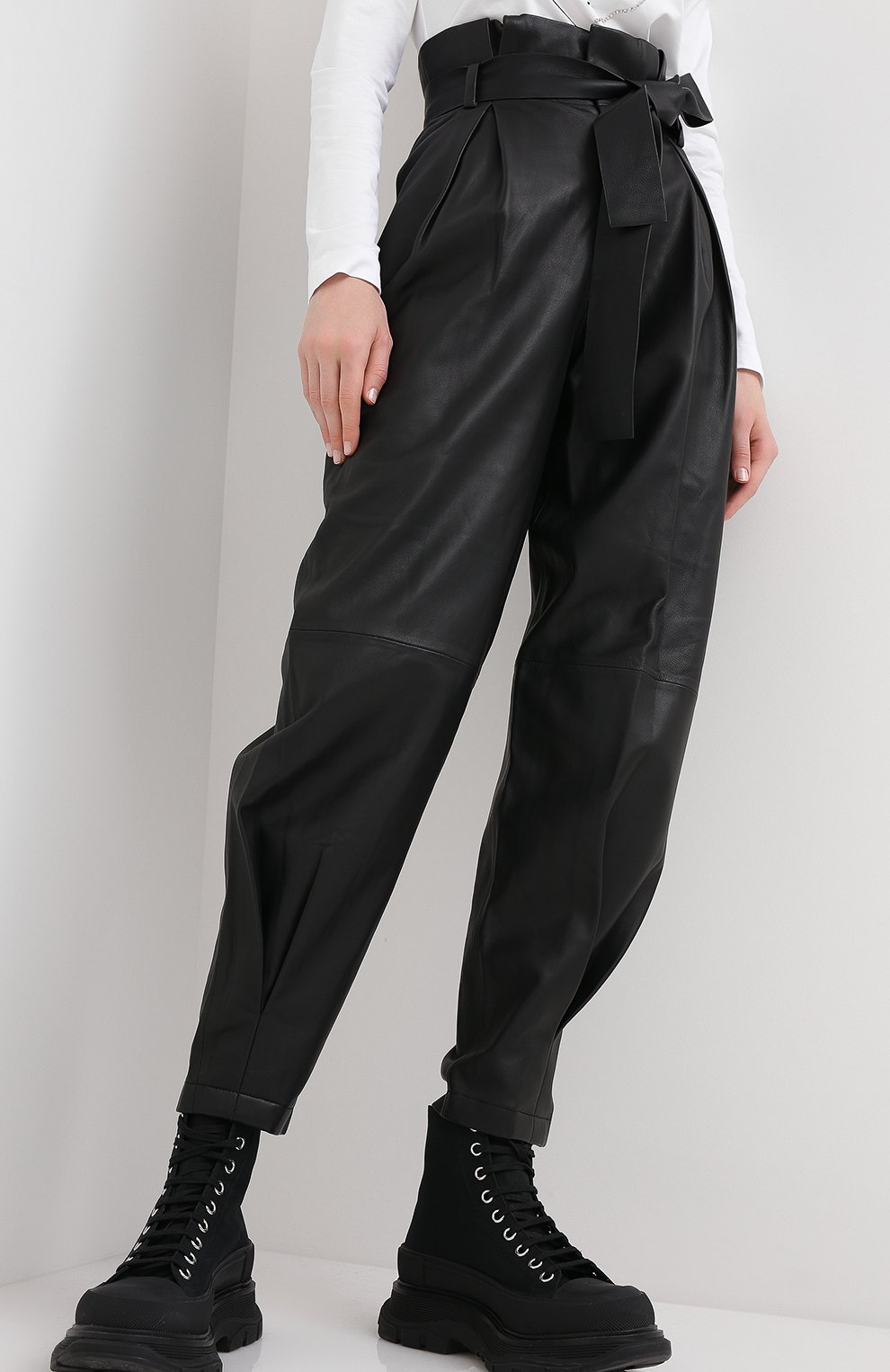 Кожаные брюки REDVALENTINO черного цвета по цене 77750 руб., арт. UR3NF00G/5BW, фото 3 Кожаные брюки REDVALENTINO, арт. UR3NF00G/5BW, фото 3
