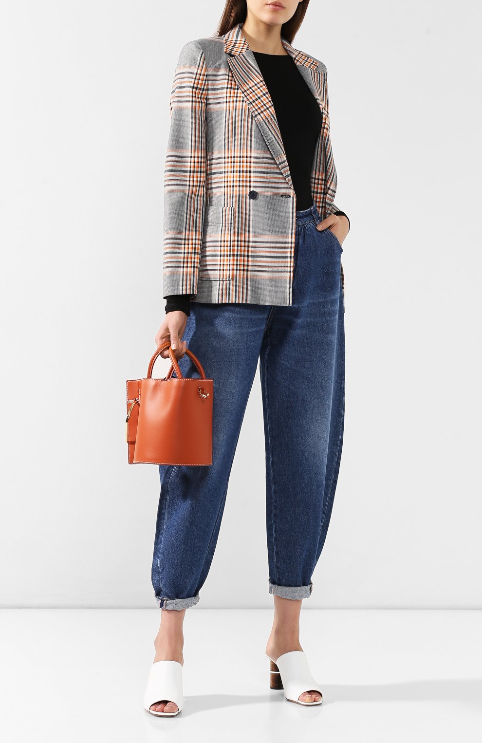 Джинсы с защипами TWO WOMEN IN THE WORLD синего цвета по цене 17050 руб., арт. CHELSEY/UVTQ7, фото 2 Джинсы с защипами TWO WOMEN IN THE WORLD, арт. CHELSEY/UVTQ7, фото 2