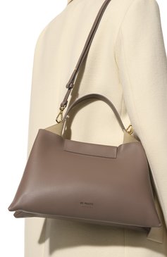 Женская сумка elieze medium REE PROJECTS бежевого цвета, арт. AW22/ELIEZMED1SC | Фото 2 (Ремень/цепочка: На ремешке; Сумки-технические: Сумки top-handle; Размер: medium; Материал: Натуральная кожа; Драгоценные камни: Проставлено; Материал сплава: Проставлено; Нос: Не проставлено; Региональные ограничения белый список (Axapta Mercury): Не проставлено)